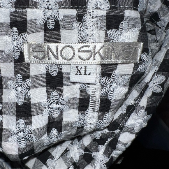 SnoSkins Black and White Button up Top XL - Picture 8 of 13